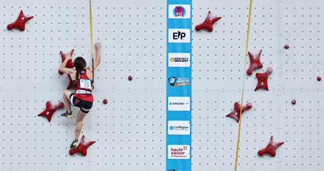 (250712) -- CHAMONIX, July 12, 2025 (Xinhua) -- Qin Yumei of China competes during the women's Speed Qualification of sport climbing at the 2025 IFSC Climbing World Cup Speed-Lead in Charmonix, France, July 11, 2025. (Xinhua/Gao Jing)