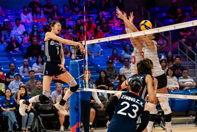 (250712) -- ARLINGTON, July 12, 2025 (Xinhua) -- Wu Mengjie (Top L) of China spikes the ball during the match between Canada and China at the Women's Volleyball Nations League (VNL) 2025 in Arlington, the United States, July 11, 2025. (Photo by Chen Chen/Xinhua)