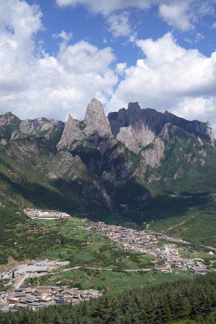(250712) -- TEWO, July 12, 2025 (Xinhua) -- An aerial drone photo taken on July 11, 2025 shows the scenery of Zhagana Village in Tewo County of Gannan Tibetan Autonomous Prefecture, northwest China's Gansu Province.
  Zhagana village is a renowned destination that attracts throngs of tourists for its varied terrain and unique ethnic customs. 
  The village, with an average altitude of about 3,000 meters, earned a coveted spot on the United Nations World Tourism Organization's (UNWTO) "Best Tourism Villages" list for 2023. (Xinhua/Ma Ning)