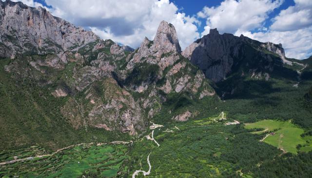 (250712) -- TEWO, July 12, 2025 (Xinhua) -- An aerial drone photo taken on July 11, 2025 shows the scenery of Zhagana Village in Tewo County of Gannan Tibetan Autonomous Prefecture, northwest China's Gansu Province.
  Zhagana village is a renowned destination that attracts throngs of tourists for its varied terrain and unique ethnic customs. 
  The village, with an average altitude of about 3,000 meters, earned a coveted spot on the United Nations World Tourism Organization's (UNWTO) "Best Tourism Villages" list for 2023. (Xinhua/Yu Lan)