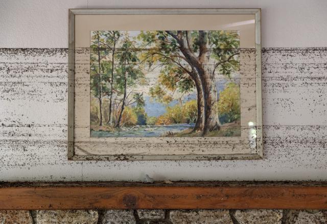 (250712) -- HOUSTON, July 12, 2025 (Xinhua) -- A painting stained by floods is seen at a house in Hunt, Texas, the United States, July 11, 2025.
  The July 4 devastating flooding in central Texas has claimed at least 129 lives and left more than 166 others missing. (Photo by Nick Wagner/Xinhua)