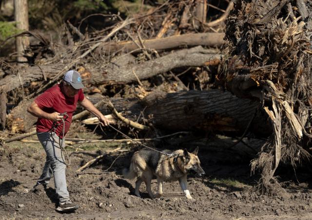 (250712) -- HOUSTON, July 12, 2025 (Xinhua) -- A man and a cadaver dog search for victims in Hunt, Texas, the United States, July 11, 2025.
  The July 4 devastating flooding in central Texas has claimed at least 129 lives and left more than 166 others missing. (Photo by Nick Wagner/Xinhua)