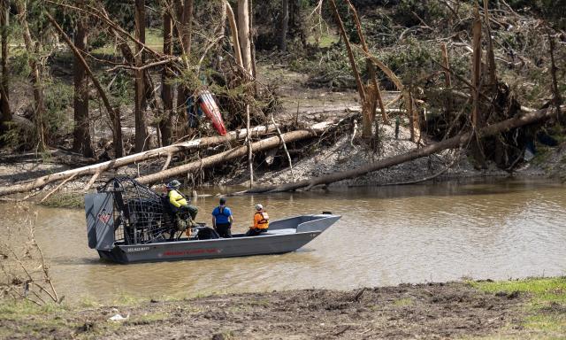 (250712) -- HOUSTON, July 12, 2025 (Xinhua) -- Rescuers search for victims in Hunt, Texas, the United States, July 11, 2025.
  The July 4 devastating flooding in central Texas has claimed at least 129 lives and left more than 166 others missing. (Photo by Nick Wagner/Xinhua)