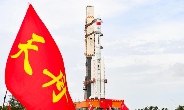 (250712) -- WENCHANG, July 12, 2025 (Xinhua) -- This photo taken on July 12, 2025 shows the combination of the Tianzhou-9 cargo craft, tasked with carrying supplies to China's space station, and a Long March-7 carrier rocket being vertically transferred to the launch site in Wenchang Spacecraft Launch Site in Wenchang, south China's Hainan Province.
  The cargo spacecraft will be launched in the near future at an appropriate time, according to the China Manned Space Agency (CMSA).
   Currently, the facilities and equipment at the Wenchang Spacecraft Launch Site in the southern island province of Hainan are in good condition, and comprehensive functionality checks and joint tests are scheduled to proceed as planned ahead of the launch, said the CMSA. (Xinhua/Yang Guanyu)