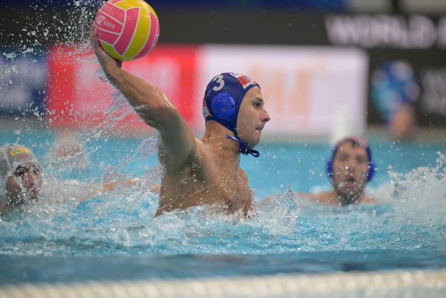 (250712) -- SINGAPORE, July 12, 2025 (Xinhua) -- Loren Fatovic (front) of Croatia competes during the men's water polo preliminary match between China and Croatia at World Aquatics Championship 2025 in Singapore on July 12, 2025. (Xinhua/Then Chih Wey)