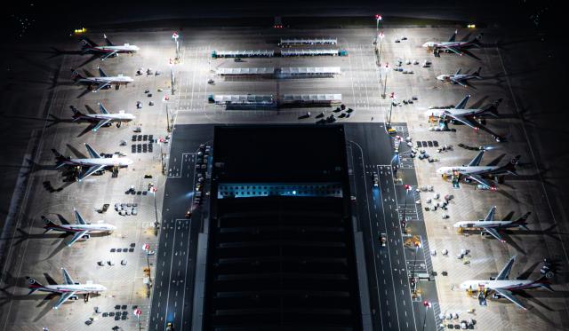 (250712) -- EZHOU, July 12, 2025 (Xinhua) -- This photo taken on July 11, 2025 shows a view of the apron at Ezhou Huahu International Airport in Ezhou, central China's Hubei Province. Brightly lit during the night, Ezhou Huahu International Airport, China's first cargo-focused airport, is kept awake handling cargo from home and abroad. Starting operation in July 2022, the airport, owning a 750,000-square meter cargo transfer center with parcel sorting lines adding up to 52 kilometers, is now running 59 domestic cargo routes in addition to 45 international routes. (Xinhua/Xiao Yijiu)
