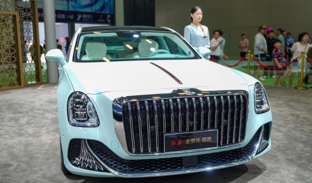 (250712) -- CHANGCHUN, July 12, 2025 (Xinhua) -- A Hongqi car is displayed at the 22nd Changchun International Auto Expo in Changchun, northeast China's Jilin Province, July 12, 2025. The 10-day expo kicked off here on Saturday, attracting 118 enterprises from home and abroad. (Xinhua/Yan Linyun)