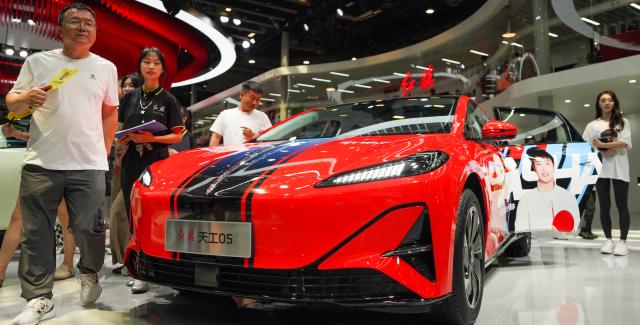 (250712) -- CHANGCHUN, July 12, 2025 (Xinhua) -- A Hongqi Tiangong 05 electric car is diaplayed at the 22nd Changchun International Auto Expo in Changchun, northeast China's Jilin Province, July 12, 2025. The 10-day expo kicked off here on Saturday, attracting 118 enterprises from home and abroad. (Xinhua/Yan Linyun)