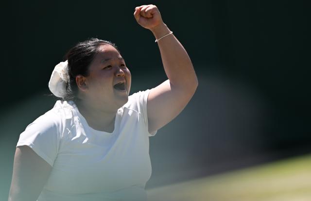 (250712) -- LONDON, July 12, 2025 (Xinhua) -- Wang Ziying celebrates victory after the women's wheelchair singles final between Wang Ziying of China and Kamiji Yui of Japan at the Wimbledon Tennis Championships in London, Britain, July 12, 2025. (Xinhua/Li Ying)
