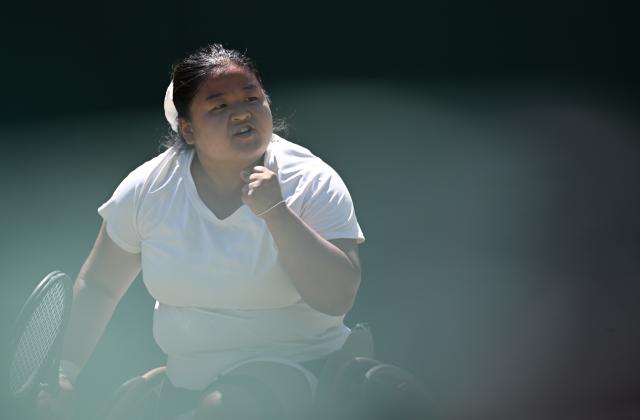(250712) -- LONDON, July 12, 2025 (Xinhua) -- Wang Ziying celebrates victory after the women's wheelchair singles final between Wang Ziying of China and Kamiji Yui of Japan at the Wimbledon Tennis Championships in London, Britain, July 12, 2025. (Xinhua/Li Ying)