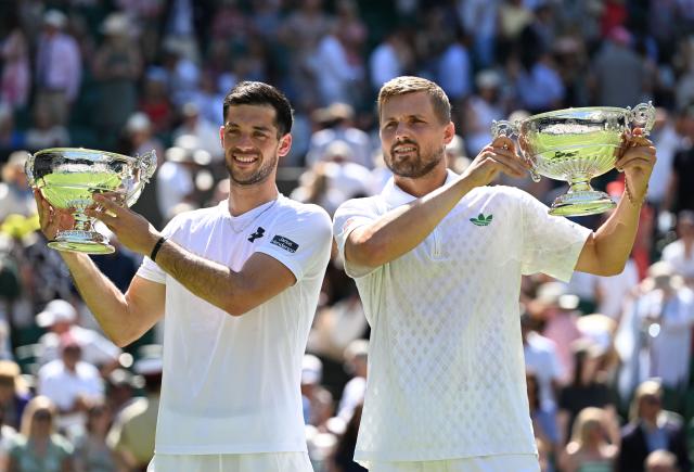 (250712) -- LONDON, July 12, 2025 (Xinhua) -- Julian Cash (L)/Lloyd Glasspool pose with their trophies during the awarding ceremony after the men's doubles final between Rinky Hijikata (Australia)/David Pel (the Netherlands) and Julian Cash/Lloyd Glasspool of Britain at the Wimbledon Tennis Championships in London, Britain, July 12, 2025. (Xinhua/Zhao Dingzhe)