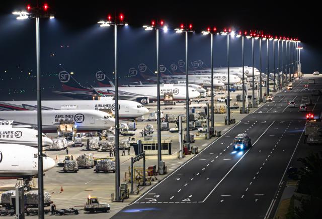 (250713) -- BEIJING, July 13, 2025 (Xinhua) -- This photo taken on July 11, 2025 shows a view of the apron at Ezhou Huahu International Airport in Ezhou, central China's Hubei Province. Brightly lit during the night, Ezhou Huahu International Airport, China's first cargo-focused airport, is kept awake handling cargo from home and abroad. Starting operation in July 2022, the airport, owning a 750,000-square meter cargo transfer center with parcel sorting lines adding up to 52 kilometers, is now running 59 domestic cargo routes in addition to 45 international routes. (Xinhua/Xiao Yijiu)
