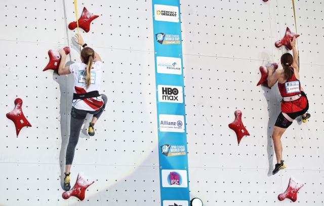 (250713) -- CHARMONIX, July 13, 2025 (Xinhua) -- Aleksandra Kalucka (L) of Poland and Zhang Mengli of China compete during the women's Speed 1/8 finals of sport climbing at the 2025 IFSC Climbing World Cup Speed-Lead in Charmonix, France, July 12, 2025. (Xinhua/Gao Jing)