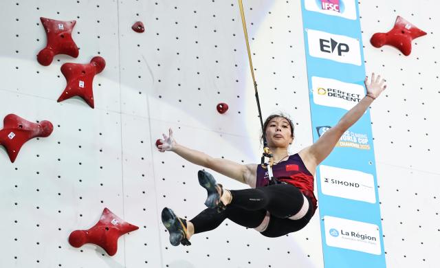 (250713) -- CHARMONIX, July 13, 2025 (Xinhua) -- Zhou Yafei of China reacts during the women's Speed 1/8 finals of sport climbing at the 2025 IFSC Climbing World Cup Speed-Lead in Charmonix, France, July 12, 2025. (Xinhua/Gao Jing)