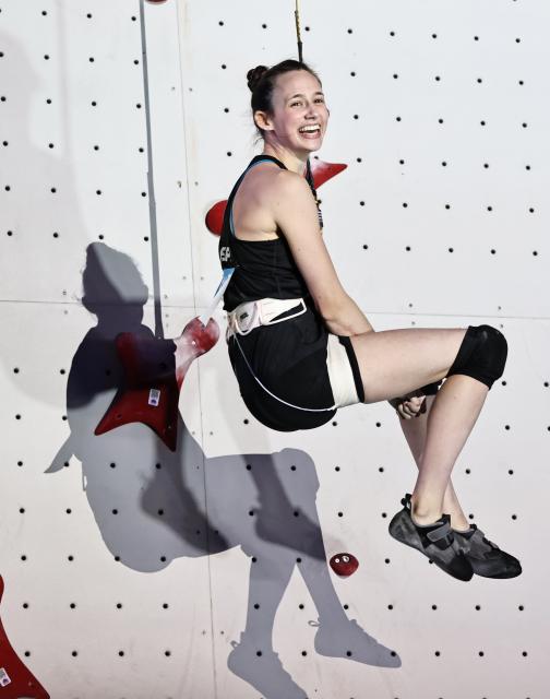 (250713) -- CHARMONIX, July 13, 2025 (Xinhua) -- Emma Hunt of the United States reacts during the women's Speed 1/4 finals of sport climbing at the 2025 IFSC Climbing World Cup Speed-Lead in Charmonix, France, July 12, 2025. (Xinhua/Gao Jing)