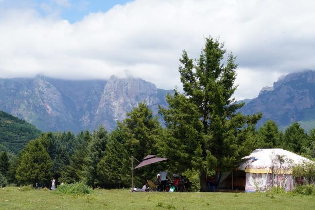 (250713) -- ZHOUQU(GANSU), July 13, 2025 (Xinhua) -- Tourists visit Lagashan Mountain in Zhouqu County, Gannan Tibetan Autonomous Prefecture, northwest China's Gansu Province, July 12, 2025. (Xinhua/Ma Ning)