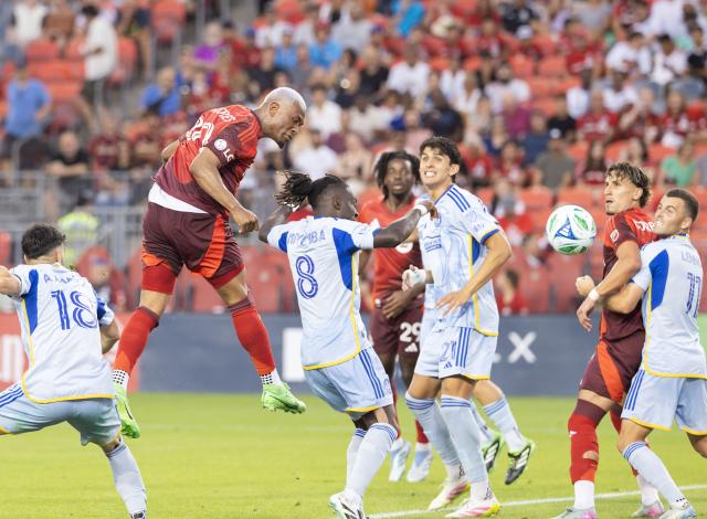 (250713) -- TORONTO, July 13, 2025 (Xinhua) -- Deybi Flores (2nd L) of Toronto FC scores with a header during the 2025 Major League Soccer (MLS) regular season match between Toronto FC and Atlanta United FC at BMO Field in Toronto, Canada, on July 12, 2025. (Photo by Zou Zheng/Xinhua)