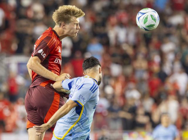 (250713) -- TORONTO, July 13, 2025 (Xinhua) -- Pedro Amador (R) of Atlanta United FC vies for a header with Charlie Sharp of Toronto FC during the 2025 Major League Soccer (MLS) regular season match between Toronto FC and Atlanta United FC at BMO Field in Toronto, Canada, on July 12, 2025. (Photo by Zou Zheng/Xinhua)
