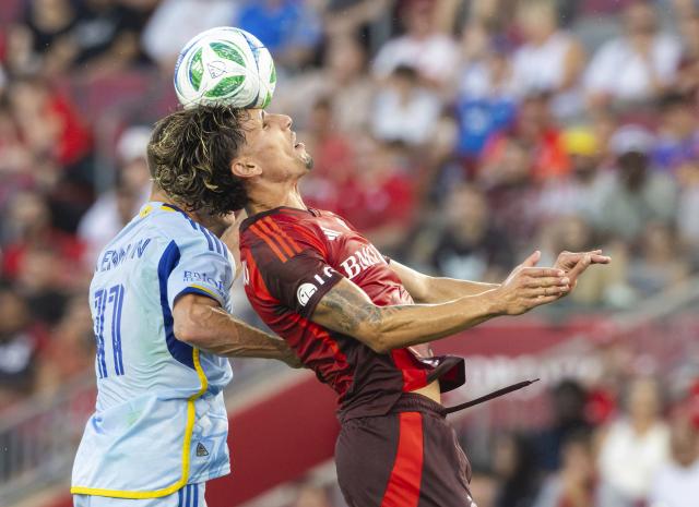 (250713) -- TORONTO, July 13, 2025 (Xinhua) -- Brooks Lennon (L) of Atlanta United FC vies for a header with Theo Corbeanu of Toronto FC during the 2025 Major League Soccer (MLS) regular season match between Toronto FC and Atlanta United FC at BMO Field in Toronto, Canada, on July 12, 2025. (Photo by Zou Zheng/Xinhua)