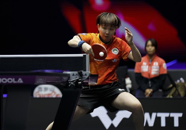 (250713) -- LAS VEGAS, July 13, 2025 (Xinhua) -- Zhu Yuling of China's Macao hits a return during the women's singles semifinal match against Ito Mima of Japan at the WTT United States Smash 2025 in Las Vegas, the United States, July 12, 2025. (Photo by Qiu Chen/Xinhua)