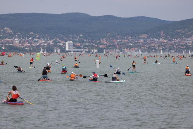 (250713) -- ZAMARDI, July 13, 2025 (Xinhua) -- People participate in the 2025 Hervis Balaton Crossing held on Lake Balaton between Zamardi and Tihany, Hungary on July 12, 2025. (Photo by Attila Volgyi/Xinhua)