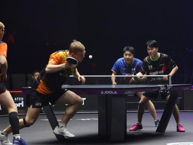 (250713) -- LAS VEGAS, July 13, 2025 (Xinhua) -- An Jaehyun (1st R)/Lim Jonghoon (2nd R) of South Korea compete during the men's doubles final match against Alexis Lebrun/Felix Lebrun of France at the WTT United States Smash 2025 in Las Vegas, the United States, July 12, 2025. (Photo by Qiu Chen/Xinhua)