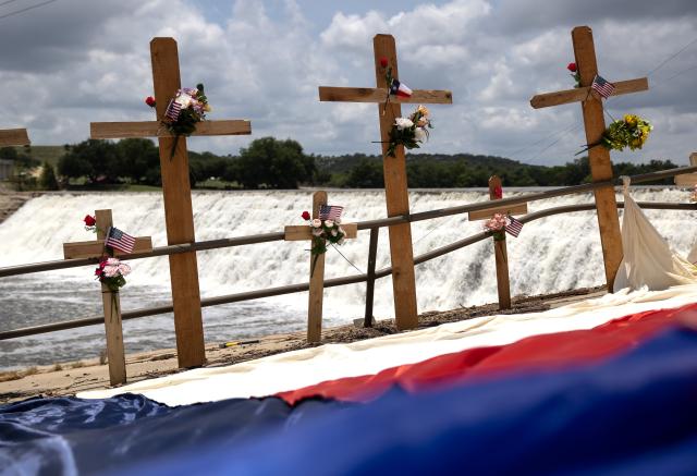 (250713) -- HOUSTON, July 13, 2025 (Xinhua) -- Crosses are seen on the bank of Guadalupe River to honor the victims of the deadly flood in Kerrville, Texas, the United States, on July 12, 2025. (Photo by Nick Wagner/Xinhua)