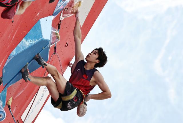 (250713) -- CHARMONIX, July 13, 2025 (Xinhua) -- Pan Yufei of China competes during the men's lead semifinal of sport climbing at the 2025 IFSC Climbing World Cup Speed-Lead in Charmonix, France, July 13, 2025. (Xinhua/Gao Jing)