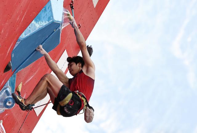 (250713) -- CHARMONIX, July 13, 2025 (Xinhua) -- Pan Yufei of China competes during the men's lead semifinal of sport climbing at the 2025 IFSC Climbing World Cup Speed-Lead in Charmonix, France, July 13, 2025. (Xinhua/Gao Jing)