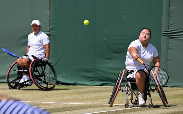 (250713) -- LONDON, July 13, 2025 (Xinhua) -- Li Xiaohui/Wang Ziying (R) compete during the women's wheelchair doubles final between Li Xiaohui/Wang Ziying of China and Angelica Bernal (Colombia)/Ksenia Chasteau (France) at the Wimbledon Tennis Championships in London, Britain, July 13, 2025. (Xinhua/Zhao Dingzhe)