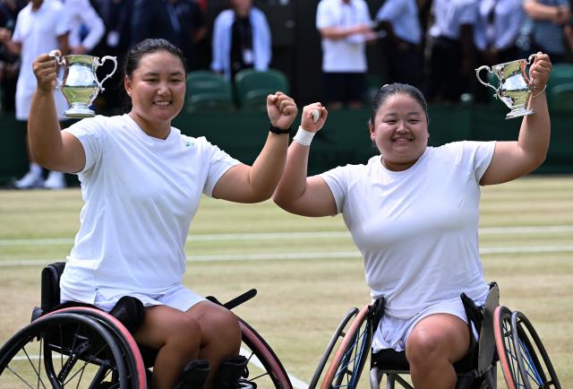 (250713) -- LONDON, July 13, 2025 (Xinhua) -- Li Xiaohui/Wang Ziying (R) celebrate during the awarding ceremony after the women's wheelchair doubles final between Li Xiaohui/Wang Ziying of China and Angelica Bernal (Colombia)/ Ksenia Chasteau (France) at the Wimbledon Tennis Championships in London, Britain, July 13, 2025. (Xinhua/Zhao Dingzhe)