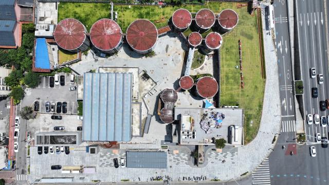 (250713) -- CHANGSHA, July 13, 2025 (Xinhua) -- An aerial drone photo shows an obsolete oil depot in Changsha, central China's Hunan Province, July 13, 2025. In Tianxin District of Changsha City, 12 weathered oil tanks stand along the Xiangjiang River. This site formerly served as the oil depot for the city, witnessing an olden time when citizens fetch edible oil with ration coupons. The facility was largely left unused since the 1990s.
    This July saw the reopening of this industrial heritage, with oil tanks and auxiliary facilities transformed into vibrant cafes, exhibition halls, art stores, among others, featuring a blend of industrial design and diverse consumer experiences that attract both residents and tourists. (Xinhua/Chen Zhenhai)