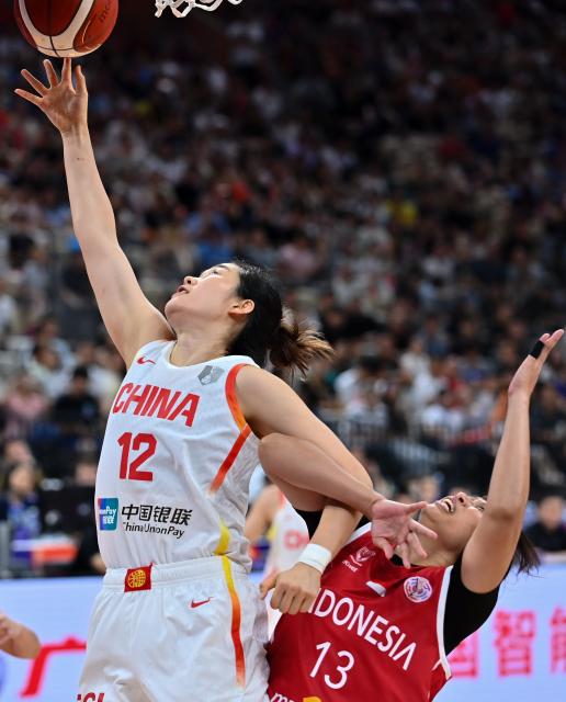 (250713) -- SHENZHEN, July 13, 2025 (Xinhua) -- Pan Zhenqi (L) of China vies with Yuni Anggraeni of Indonesia during the Group A match between China and Indonesia of FIBA Women's Asia Cup Division A in Shenzhen, south China's Guangdong Province, July 13, 2025. (Xinhua/Xiao Ennan)