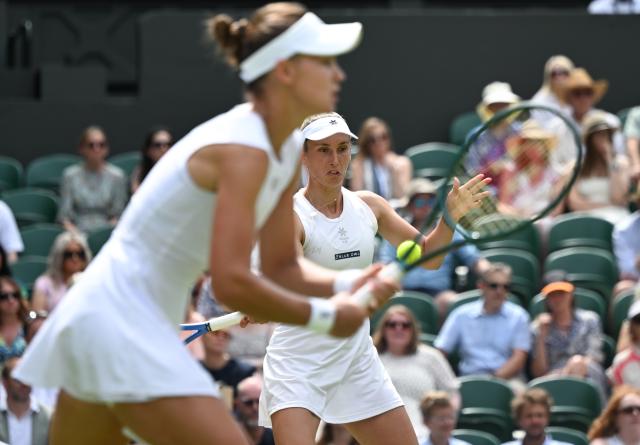 (250713) -- LONDON, July 13, 2025 (Xinhua) -- Veronika Kudermetova/Elise Mertens (R) compete during the women's doubles final between Hsieh Su-Wei (Chinese Taipei)/Jelena Ostapenko (Latvia) and Veronika Kudermetova (Russia)/Elise Mertens (Belgium) at the Wimbledon Tennis Championships in London, Britain, July 13, 2025. (Xinhua/Li Ying)