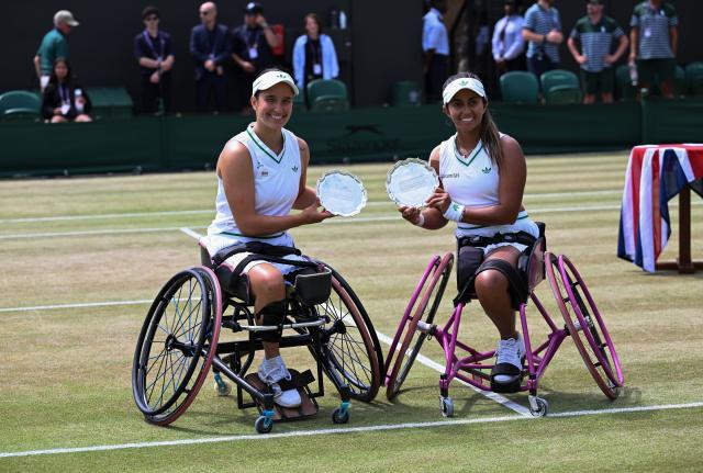 (250713) -- LONDON, July 13, 2025 (Xinhua) -- Angelica Bernal (R)/Ksenia Chasteau pose during the awarding ceremony after the women's wheelchair doubles final between Li Xiaohui/Wang Ziying of China and Angelica Bernal (Colombia)/Ksenia Chasteau (France) at the Wimbledon Tennis Championships in London, Britain, July 13, 2025. (Xinhua/Zhao Dingzhe)