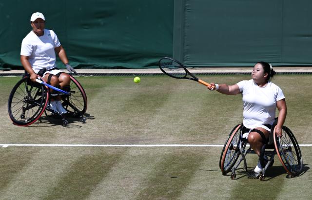 (250713) -- LONDON, July 13, 2025 (Xinhua) -- Li Xiaohui/Wang Ziying (R) compete during the women's wheelchair doubles final between Li Xiaohui/Wang Ziying of China and Angelica Bernal (Colombia)/Ksenia Chasteau (France) at the Wimbledon Tennis Championships in London, Britain, July 13, 2025. (Xinhua/Zhao Dingzhe)