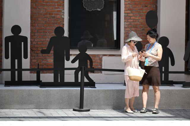 (250714) -- BEIJING, July 14, 2025 (Xinhua) -- People are seen at the Tianjin Academy of Fine Arts Art Block in north China's Tianjin, July 13, 2025. The art block, which opened to the public recently, was built with the support of Tianjin Academy of Fine Arts. It is Tianjin's first urban renewal program which combines four distinct functions in one: urban block, community, scenic area, as well as campus. (Xinhua/Li Ran)