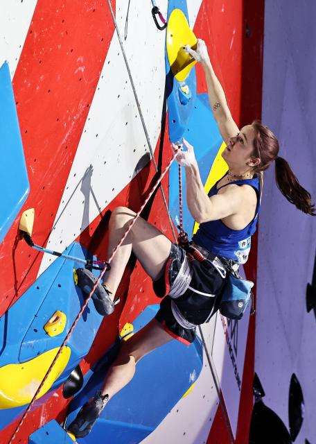 (250714) -- CHAMONIX, July 14, 2025 (Xinhua) -- Erin McNeice of Great Britain competes during the women's lead final of sport climbing at the 2025 IFSC Climbing World Cup Speed-Lead in Chamonix, France, July 13, 2025. (Xinhua/Gao Jing)