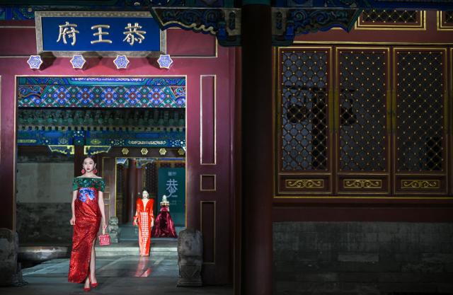 (250715) -- BEIJING, July 15, 2025 (Xinhua) -- Models present concept creations during a fashion show held at the Prince Kung's Palace Museum in Beijing, capital of China, July 14, 2025. The fashion show is inspired by elements of the Prince Kung's Palace Museum and Chinese intangible cultural heritages, displaying 37 concept creations as well as 35 neo-Chinese ready-to-wear and accessories. (Xinhua/Jin Liangkuai)