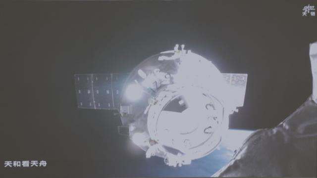 (250715) -- BEIJING, July 15, 2025 (Xinhua) -- This image captured at the Beijing Aerospace Control Center on July 15, 2025 shows China's cargo craft Tianzhou-9 approaching the orbiting Tiangong space station. The cargo craft Tianzhou-9 successfully docked at the rear docking port of Tianhe, the core module of China's space station Tiangong, on Tuesday, according to the China Manned Space Agency.
   Such process was conducted at 8:52 a.m. (Beijing Time) after the Tianzhou-9 entered its orbit and completed its status setting, according to the agency.
   The Shenzhou-20 crew members onboard the space station will enter the cargo craft and transfer the payloads as scheduled. (Photo by Zhou Keyi/Xinhua)