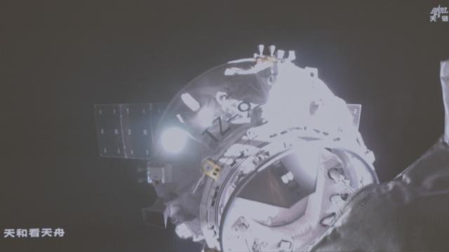 (250715) -- BEIJING, July 15, 2025 (Xinhua) -- This image captured at the Beijing Aerospace Control Center on July 15, 2025 shows China's cargo craft Tianzhou-9 approaching the orbiting Tiangong space station. The cargo craft Tianzhou-9 successfully docked at the rear docking port of Tianhe, the core module of China's space station Tiangong, on Tuesday, according to the China Manned Space Agency.
   Such process was conducted at 8:52 a.m. (Beijing Time) after the Tianzhou-9 entered its orbit and completed its status setting, according to the agency.
   The Shenzhou-20 crew members onboard the space station will enter the cargo craft and transfer the payloads as scheduled. (Photo by Zhou Keyi/Xinhua)