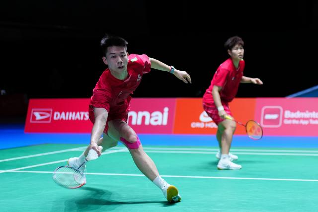 (250715) -- TOKYO, July 15, 2025 (Xinhua) -- Feng Yanzhe (L)/Huang Dongping compete during the mixed doubles round of 32 match between Feng Yanzhe/Huang Dongping of China and Lu Ming-Che/Hung En-Tzu of Chinese Taipei at the Japan Badminton Open 2025 in Tokyo, Japan, July 15, 2025. (Xinhua/Jia Haocheng)