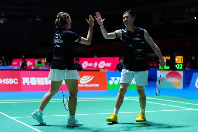(250715) -- TOKYO, July 15, 2025 (Xinhua) -- Tang Chun Man (R)/Tse Ying Suet celebrate scoring after the mixed doubles round of 32 match between Zhu Yijun/Bao Lijing of China and Tang Chun Man/Tse Ying Suet of China's Hong Kong at the Japan Badminton Open 2025 in Tokyo, Japan, July 15, 2025. (Xinhua/Jia Haocheng)