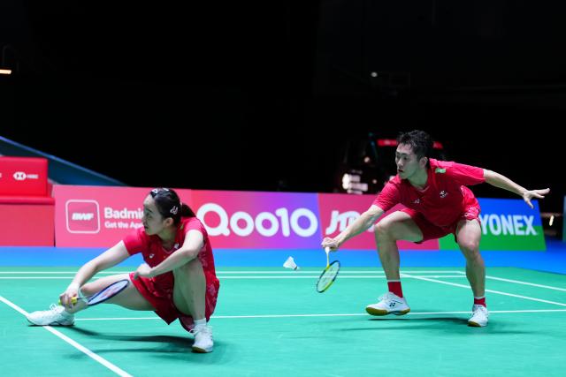(250715) -- TOKYO, July 15, 2025 (Xinhua) -- Cheng Xing (R)/Zhang Chi compete during the mixed doubles round of 32 match between Cheng Xing/Zhang Chi of China and Amri Syahnawi/Nita Violina Marwah of Indonesia at the Japan Badminton Open 2025 in Tokyo, Japan, July 15, 2025. (Xinhua/Jia Haocheng)