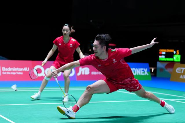(250715) -- TOKYO, July 15, 2025 (Xinhua) -- Cheng Xing (front)/Zhang Chi compete during the mixed doubles round of 32 match between Cheng Xing/Zhang Chi of China and Amri Syahnawi/Nita Violina Marwah of Indonesia at the Japan Badminton Open 2025 in Tokyo, Japan, July 15, 2025. (Xinhua/Jia Haocheng)