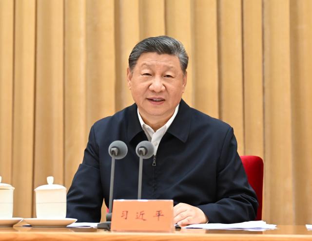 (250715) -- BEIJING, July 15, 2025 (Xinhua) -- Chinese President Xi Jinping, also general secretary of the Communist Party of China (CPC) Central Committee and chairman of the Central Military Commission, delivers an important speech at the Central Urban Work Conference in Beijing, capital of China. The conference was held in Beijing from Monday to Tuesday. (Xinhua/Xie Huanchi)