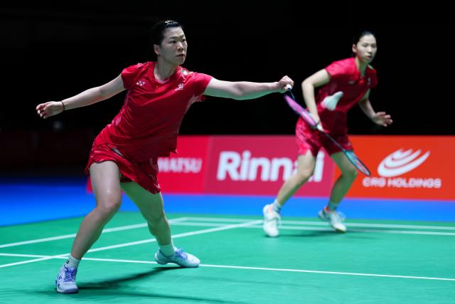 (250715) -- TOKYO, July 15, 2025 (Xinhua) -- Li Yijing/Luo Xumin (L) compete during the women's doubles round of 32 match between Li Yijing/Luo Xumin of China and Otake Mizuki/Takahashi Miyu of Japan at the Japan Badminton Open 2025 in Tokyo, Japan, July 15, 2025. (Xinhua/Jia Haocheng)