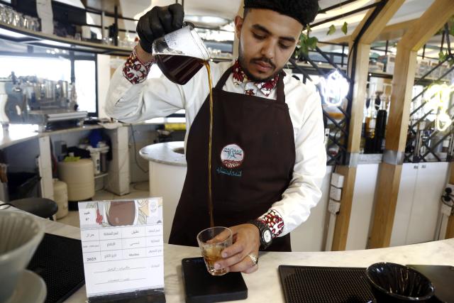 (250715) -- SANAA, July 15, 2025 (Xinhua) -- A barista fills a cup with coffee at Haraaz Coffee in Sanaa, Yemen, on July 14, 2025. (Photo by Mohammed Mohammed/Xinhua)