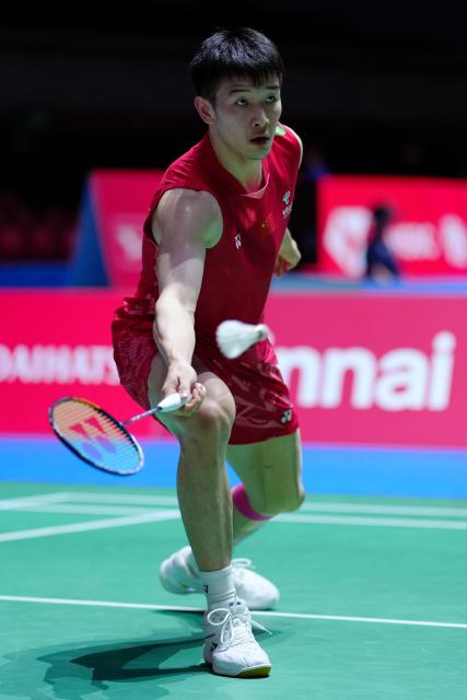(250716) -- TOKYO, July 16, 2025 (Xinhua) -- Li Shifeng hits a return during the men's singles round of 32 match between Li Shifeng of China and Lee Cheuk Yiu of China's Hong Kong at the Japan Badminton Open 2025 in Tokyo, Japan, July 16, 2025. (Xinhua/Jia Haocheng)