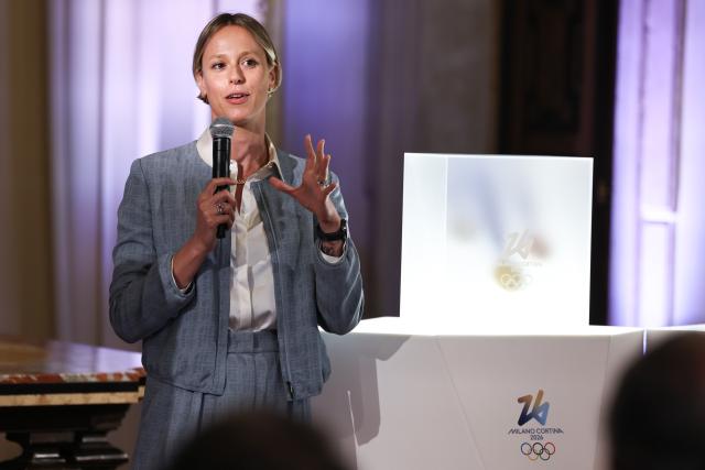 (250716) -- VENICE, July 16, 2025 (Xinhua) -- Federica Pellegrini, olympic champion of swimming, speaks during the unveiling ceremony in Palazzo Balbi, Venice, Italy, on July 15, 2025. (Xinhua/Li Jing)